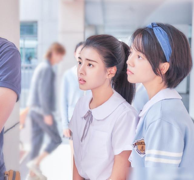28岁男星离奇去世,母亲认尸现场悲痛嘶喊,一度昏厥需旁人搀扶离开